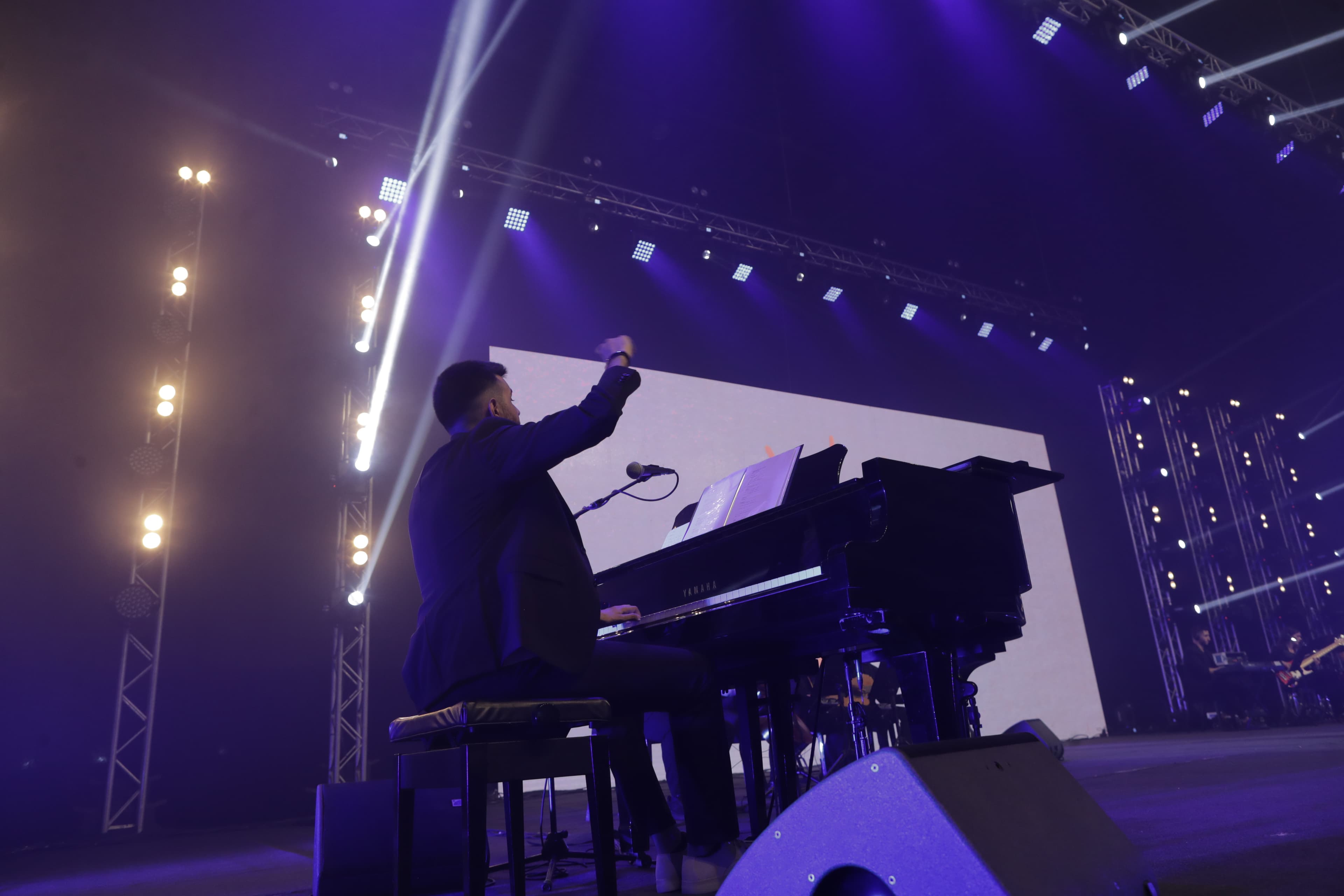 Jad Obeid leading session